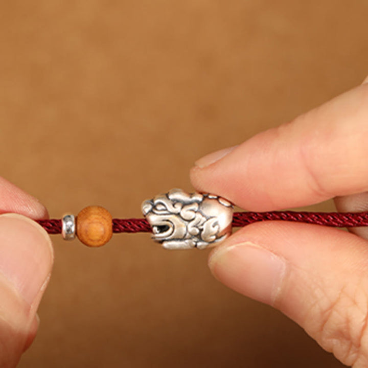 Bransoletka na Buddha Stones , zawieszką PiXiu ze srebra próby 999, koralikami z drewna brzoskwiniowego, ręcznie robioną, plecioną nicią szczęścia - image 5