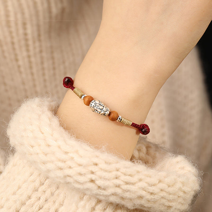 Bransoletka na Buddha Stones , zawieszką PiXiu ze srebra próby 999, koralikami z drewna brzoskwiniowego, ręcznie robioną, plecioną nicią szczęścia - image 10