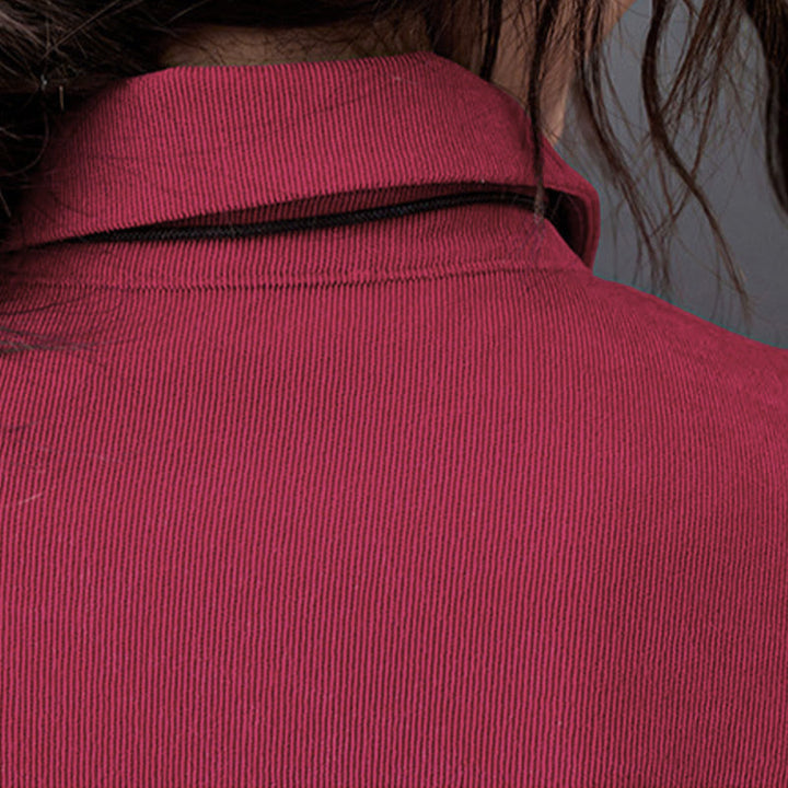 Sukienka midi z bawełny sztruksowej z długimi rękawami i kieszeniami, z motywem jesiennych Buddha Stones , zapinana na guziki - image 18