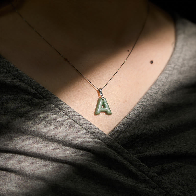 Naszyjnik z wisiorkiem "Prosperity" z naturalnym jadeitem w kształcie litery AZ, wykonany ze srebra próby 925 i srebra próby 925. - image 7