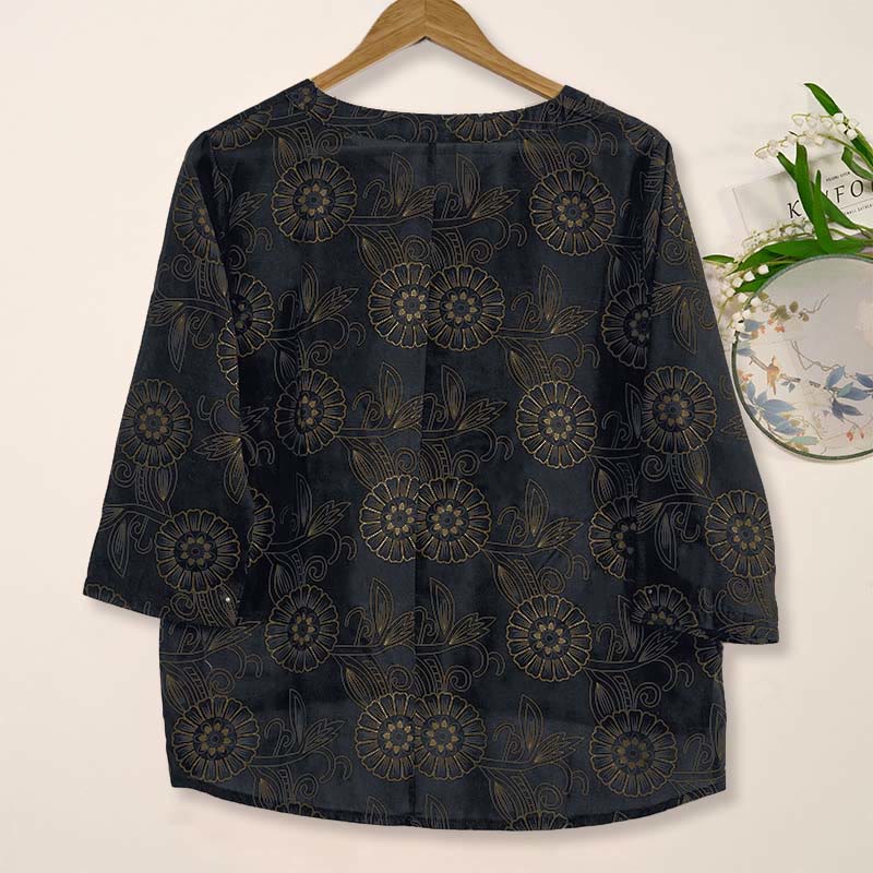 Koszula damska z długim rękawem i dekoltem w serek z nadrukiem w kwiaty "Buddha Stones" - image 13