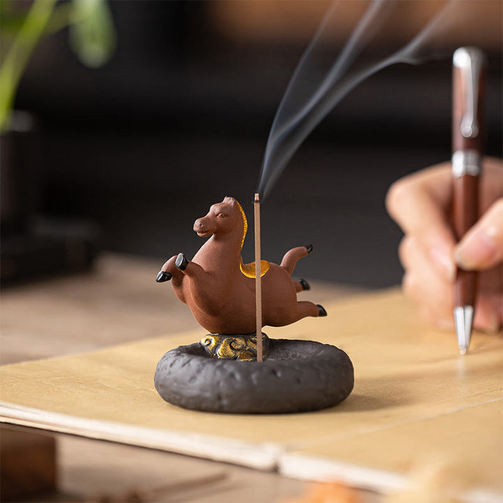 Buddha Stones, Rok Konia 2026, Noworoczna Dekoracja Domu, Kadzielnica - Brązowy szybujący koń (7,4*7,4*7,2 CM) - image 0