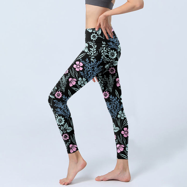 Legginsy do jogi Buddha Stones z kontrastowymi, wyrazistymi kolorami i wzorem kwiatów i liści w kwiaty - image 2