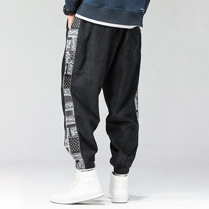 Spodnie męskie sztruksowe z kieszeniami i prostymi nogawkami do kostek, z kolekcji Buddha Stones Fall, ze ściągaczem po bokach i wzorem Paisley - image 4