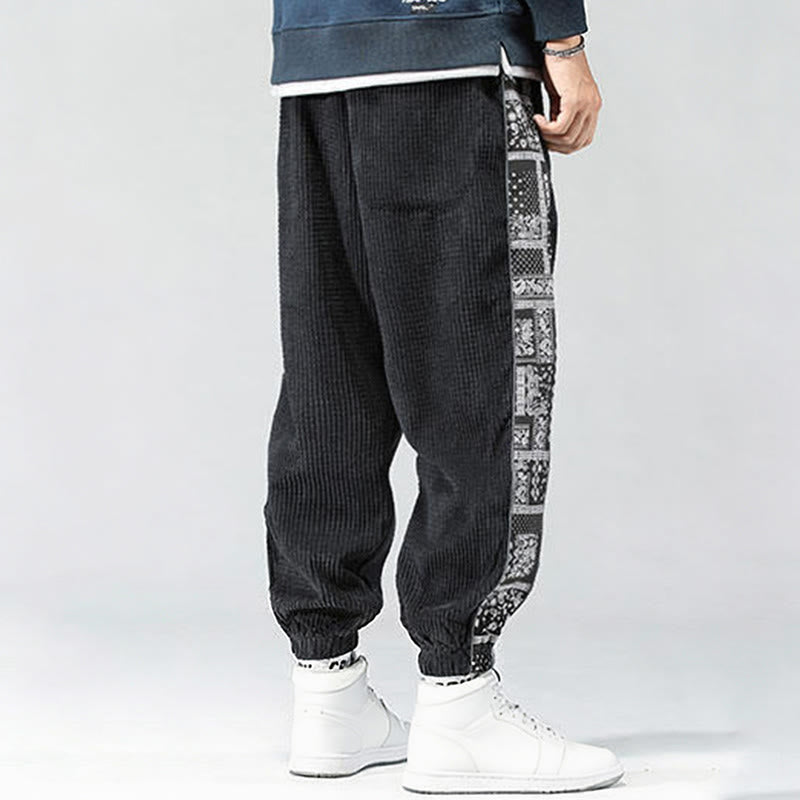 Spodnie męskie sztruksowe z kieszeniami i prostymi nogawkami do kostek, z kolekcji Buddha Stones Fall, ze ściągaczem po bokach i wzorem Paisley - image 3