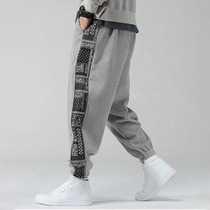 Spodnie męskie sztruksowe z kieszeniami i prostymi nogawkami do kostek, z kolekcji Buddha Stones Fall, ze ściągaczem po bokach i wzorem Paisley - image 17