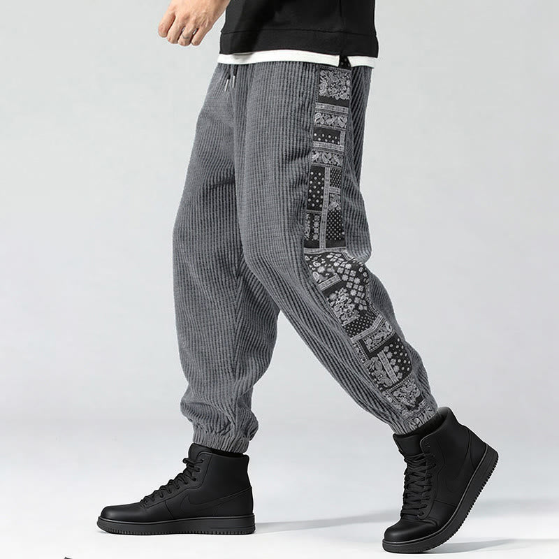 Spodnie męskie sztruksowe z kieszeniami i prostymi nogawkami do kostek, z kolekcji Buddha Stones Fall, ze ściągaczem po bokach i wzorem Paisley - image 24