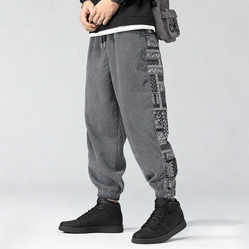 Spodnie męskie sztruksowe z kieszeniami i prostymi nogawkami do kostek, z kolekcji Buddha Stones Fall, ze ściągaczem po bokach i wzorem Paisley - image 25