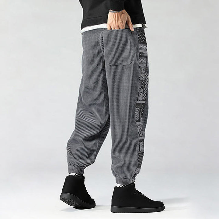 Spodnie męskie sztruksowe z kieszeniami i prostymi nogawkami do kostek, z kolekcji Buddha Stones Fall, ze ściągaczem po bokach i wzorem Paisley - image 23