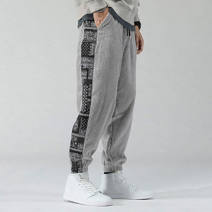 Spodnie męskie sztruksowe z kieszeniami i prostymi nogawkami do kostek, z kolekcji Buddha Stones Fall, ze ściągaczem po bokach i wzorem Paisley - image 14