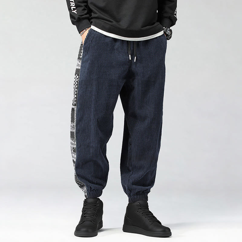 Spodnie męskie sztruksowe z kieszeniami i prostymi nogawkami do kostek, z kolekcji Buddha Stones Fall, ze ściągaczem po bokach i wzorem Paisley - image 28