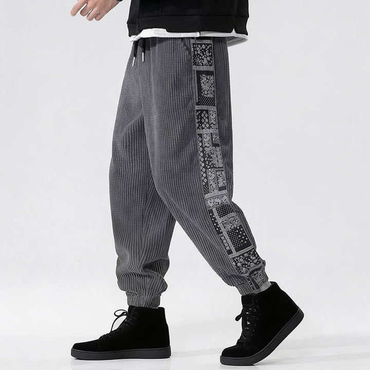 Spodnie męskie sztruksowe z kieszeniami i prostymi nogawkami do kostek, z kolekcji Buddha Stones Fall, ze ściągaczem po bokach i wzorem Paisley - image 22