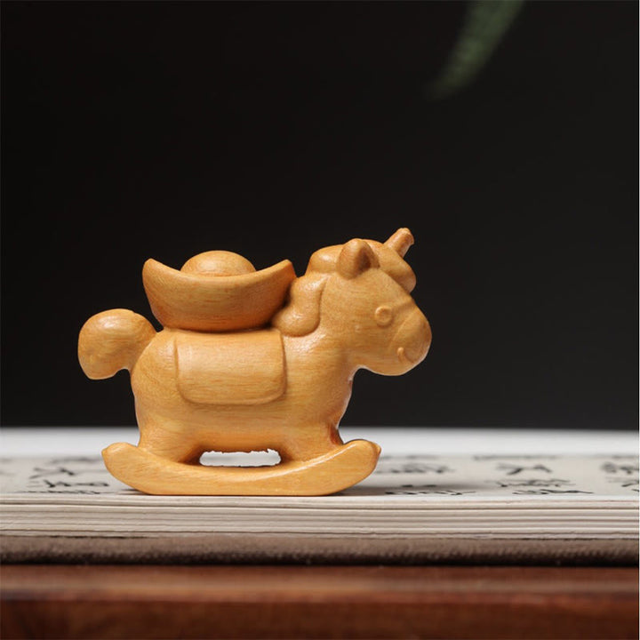 Buddha Stones Rok Konia Zielone drzewo sandałowe Czerwone drzewo sandałowe Drewno lipowe Rzeźbione Sztabki Pozytywna Dekoracja - Drewno lipowe (66*48*24mm) - image 5