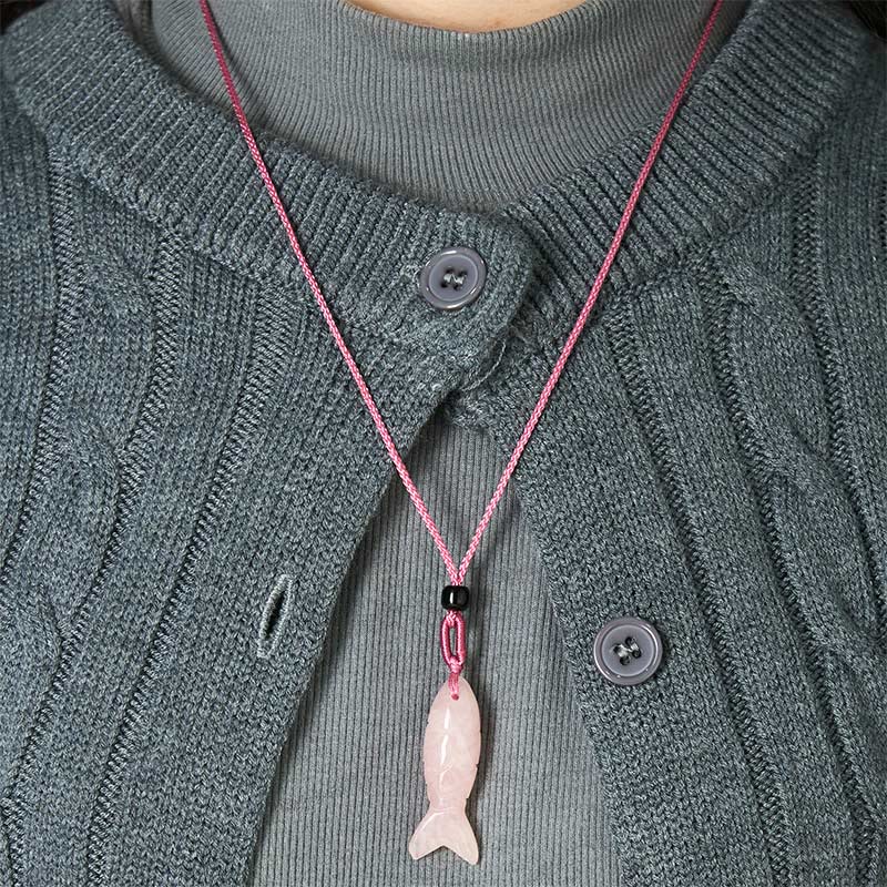 Rzeźba z Buddha Stones z rybą Koi w kolorze różowym, indyjskim agatem i ametystem, naszyjnik z wisiorkiem, symbolizujący ciepło i dobrobyt - image 4