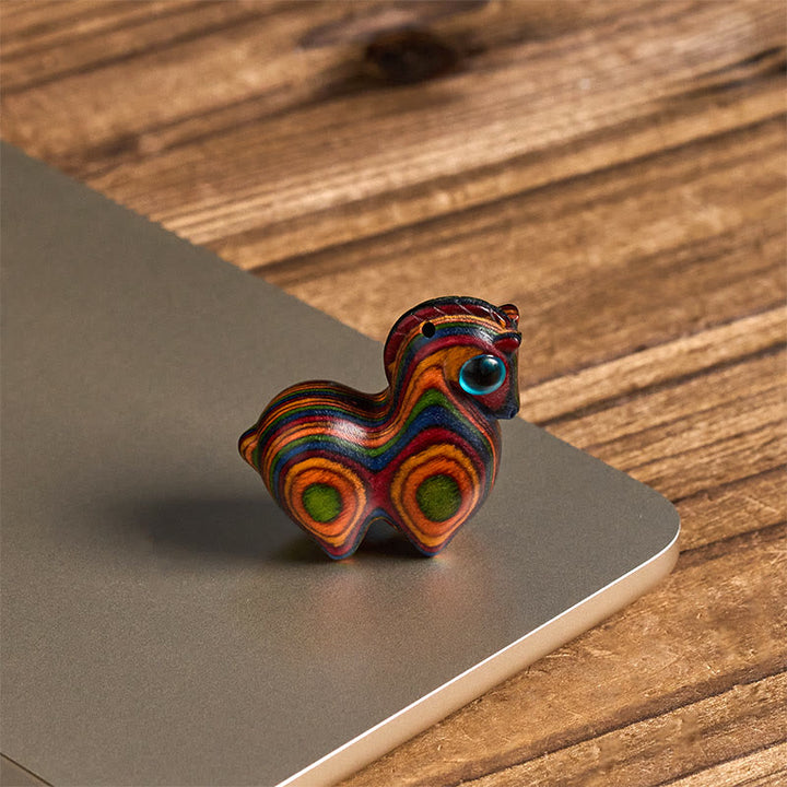 Buddha Stones Rok Konia Rzeźbiony Koń Tang Tęczowy Eukaliptus Kreatywna Dekoracja Biurka - image 2