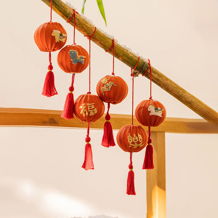 Buddha Stones Rok Konia Czerwony Sznurek Fu Postać Haft Siła Wisząca Dekoracja - image 14