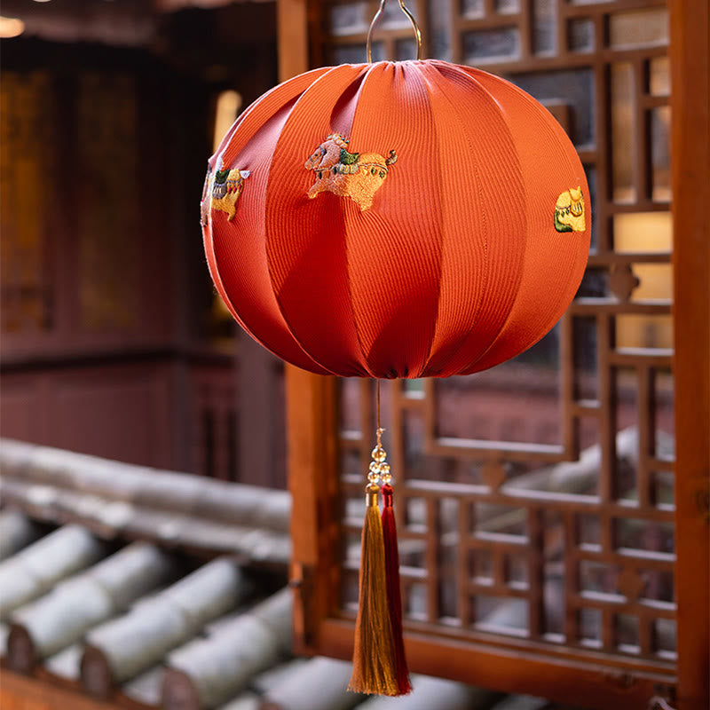 Buddha Stones Rok Konia Czerwony Sznurek Fu Postać Haft Siła Wisząca Dekoracja - image 3