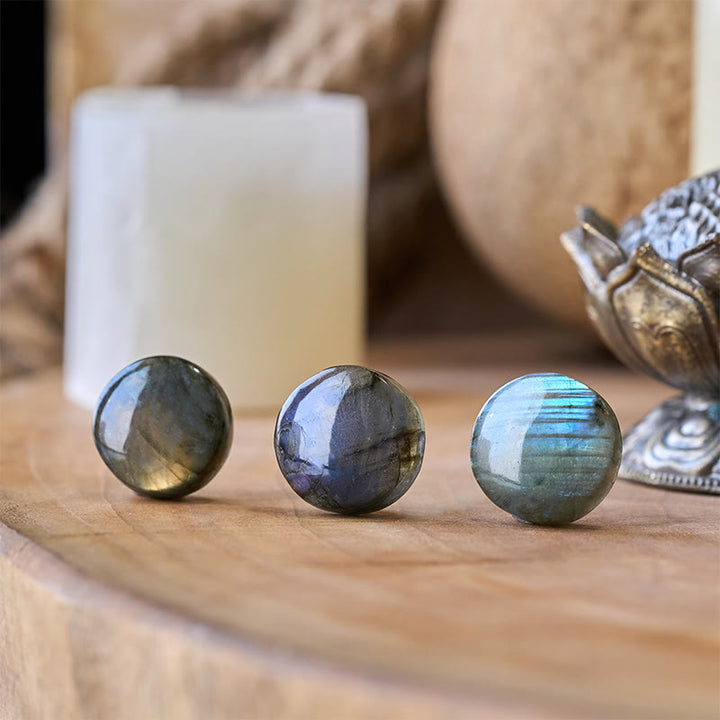 Buddha Stones Naturalna okrągła figurka lecznicza z labradorytu - image 1