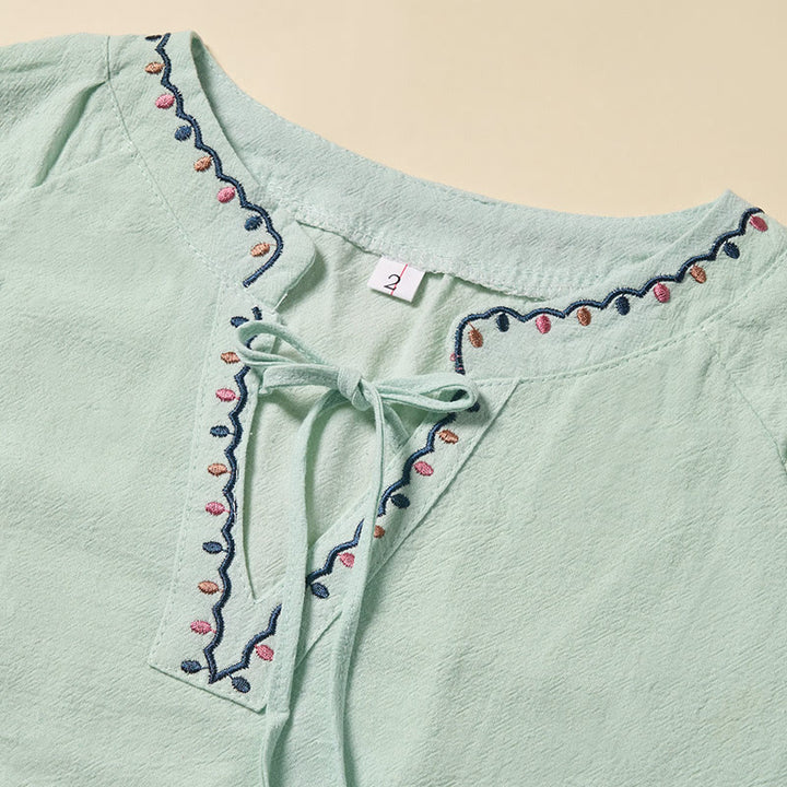 Buddha Stones Letnia koszula damska z krótkim rękawem, dekoltem w serek, sznurowana, bawełniana, z haftowanymi liniami - image 2