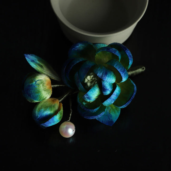 Buddha Stones Ręcznie robiona broszka ochronna z jedwabiu i aksamitu z kamelią - image 2