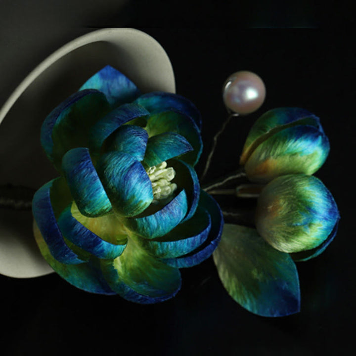 Buddha Stones Ręcznie robiona broszka ochronna z jedwabiu i aksamitu z kamelią - image 4