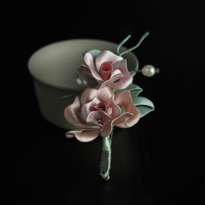 Buddha Stones Ręcznie wykonana broszka z jedwabiu z podwójnym kwiatem róży, błogosławieństwem i harmonią - image 0