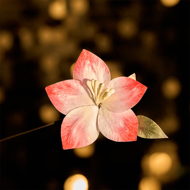 Buddha Stones Ręcznie wykonana broszka z jedwabnego aksamitu z pięciopłatkowym czerwonym kwiatem - Kwiat pięciopłatkowy około 7 cm - image 0