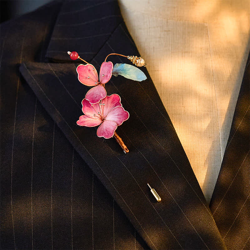 Buddha Stones Ręcznie wykonana broszka z jedwabnego aksamitu w kształcie kwiatu w kolorze czerwonym - image 1