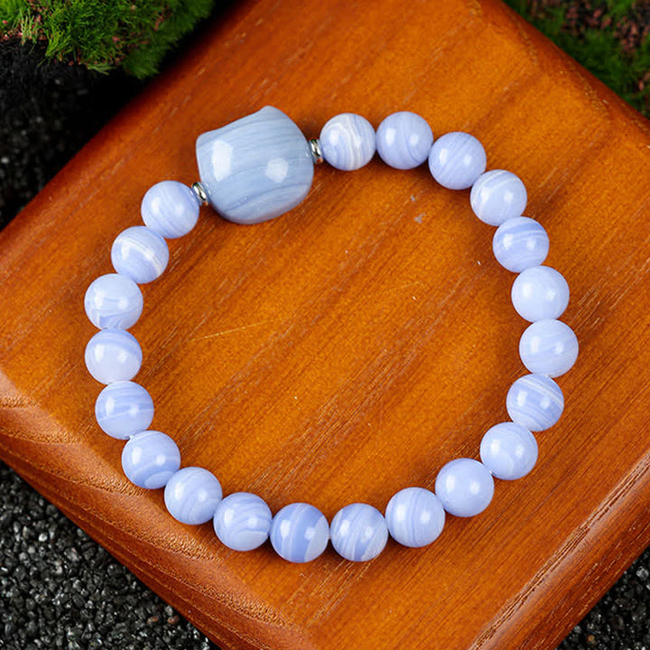 Buddha Stones Bransoletka z koralikami z niebieskiego agatu i przezroczystego kwarcu w uroczym wzorze kota - Agat koronkowy niebieski (obwód nadgarstka 15–16 cm) - image 0