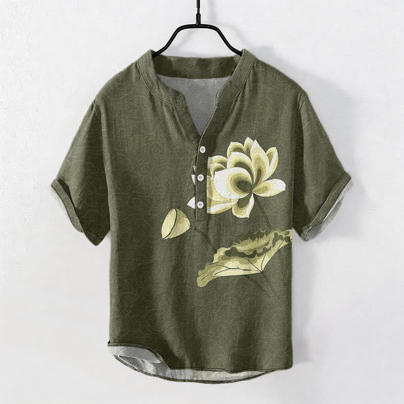 Buddha Stones Koszula męska z krótkim rękawem i nadrukiem w kwiaty w kolorze akwarelowego lotosu, zapinana na pół guzika - DarkOliveGreen - US/UK/AU50, EU60 (5XL) - image 0