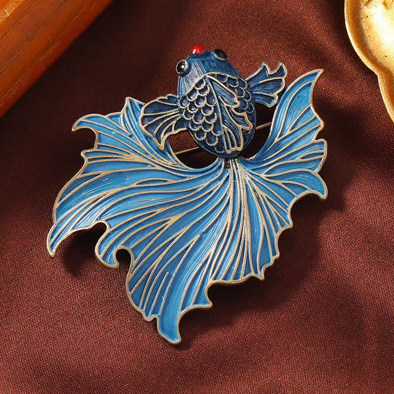 Buddha Stones Emaliowana Cloisonné Elegancka niebieska broszka z rybką Koi - Niebieska złota rybka 4*5,5 cm - image 0