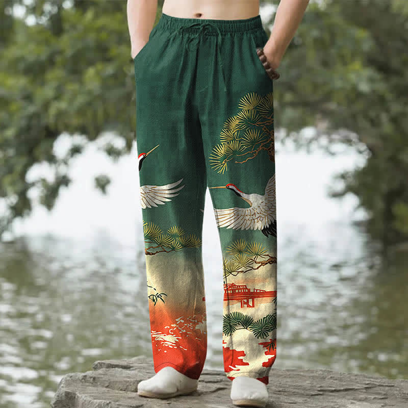 Buddha Stones Spodnie męskie zwężane z kieszeniami i wzorem krajobrazowym „Bawełniany Żuraw Sosna Świątynia” - ForestGreen - US/UK/AU50, EU60 (5XL) - image 0