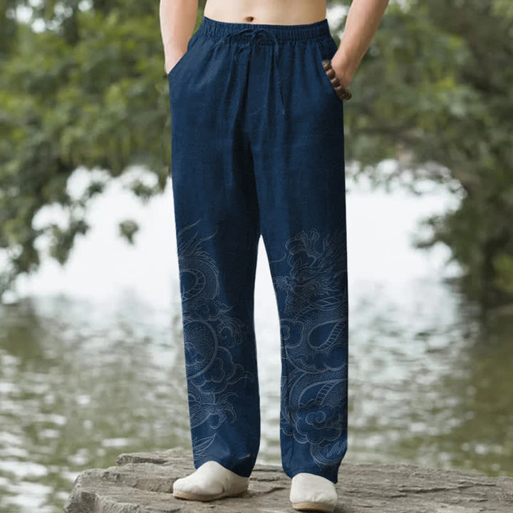 Buddha Stones Spodnie męskie zwężane z bawełny z subtelnym wzorem smoka i kieszeniami - Marynarka wojenna - US/UK/AU50, EU60 (5XL) - image 0