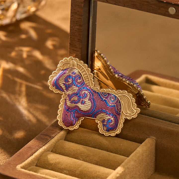 Buddha Stones Broszka z brokatu Song Brocade w kolorze fioletowym, ręcznie robiona, z motywem dobrobytu - Piosenka Brocade (Prosperity♥Harmony) - image 0