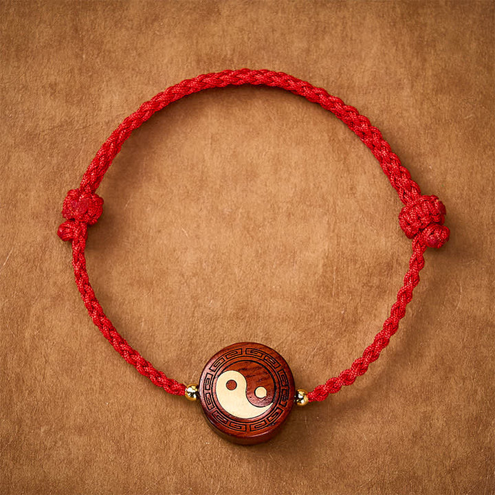 Buddha Stones Bransoletka z czerwonego sznurka z fioletowym sandałowcem i ochroną Yin Yang - Yin Yang (Równowaga ♥ Harmonia) - image 0