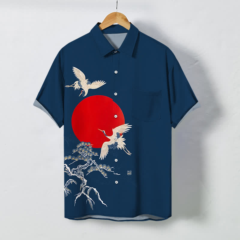 Buddha Stones Koszula męska z krótkim rękawem Red Sun Crane Pine Pattern, odporna na zagniecenia, z guzikami - Marynarka wojenna - US/UK/AU48， EU58 (4XL) - image 0