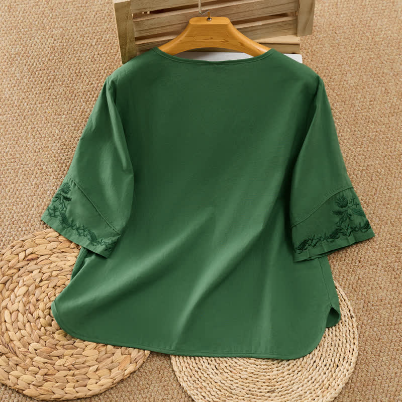 Buddha Stones Letnie koszule damskie w stylu vintage z haftowanym dekoltem w serek i kwiatowym wzorem, zapinane na guziki i z rękawami do łokcia - image 1