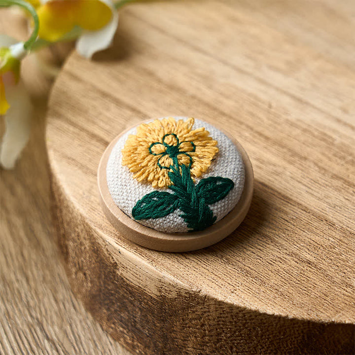 Buddha Stones Broszka okrągła z motywem kwiatowym, ręcznie robiona z materiału - image 2