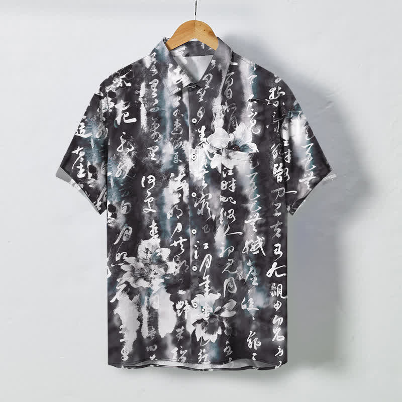 Buddha Stones Koszula męska z krótkim rękawem, oddychająca, z guzikami w kwiatowy wzór kaligrafii - Czarny - US/UK/AU48， EU58 (4XL) - image 0