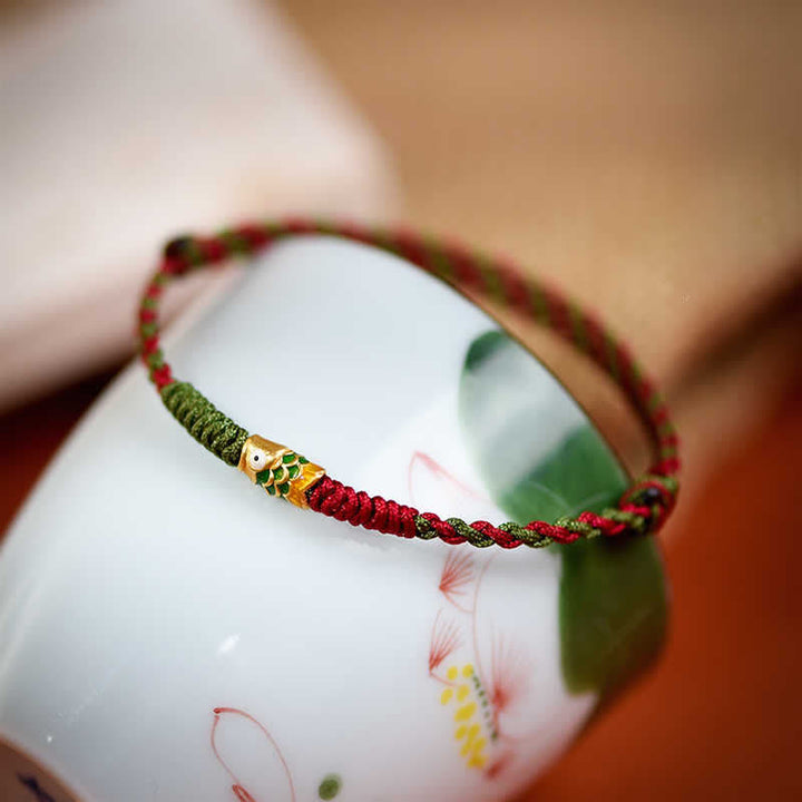 Buddha Stones Bransoletka na kostkę z plecionego, kolorowego, czerwono-zielonego sznurka z motywem ryby Koi - image 3