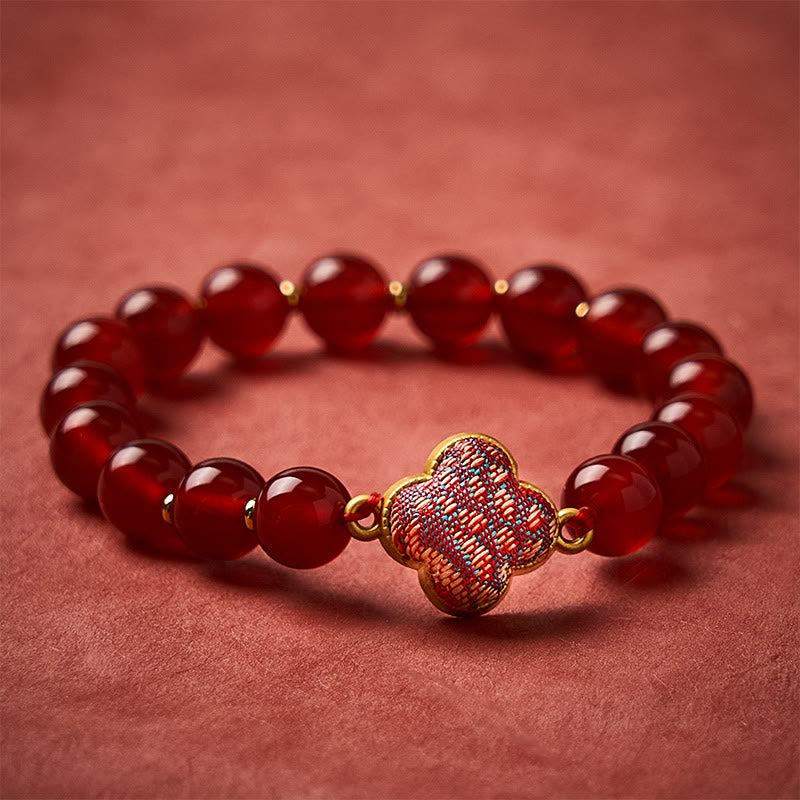 Buddha Stones Bransoletka z brokatem i zawieszką błogosławieństwa w kształcie czterolistnej koniczyny z czerwonego agatu - Agat czerwony (ten sam odcień koloru – wzór może się różnić) - image 0