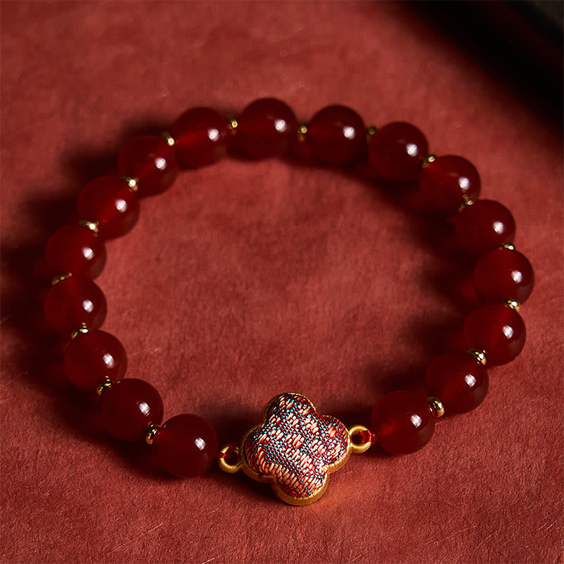 Buddha Stones Bransoletka z brokatem i zawieszką błogosławieństwa w kształcie czterolistnej koniczyny z czerwonego agatu - image 2