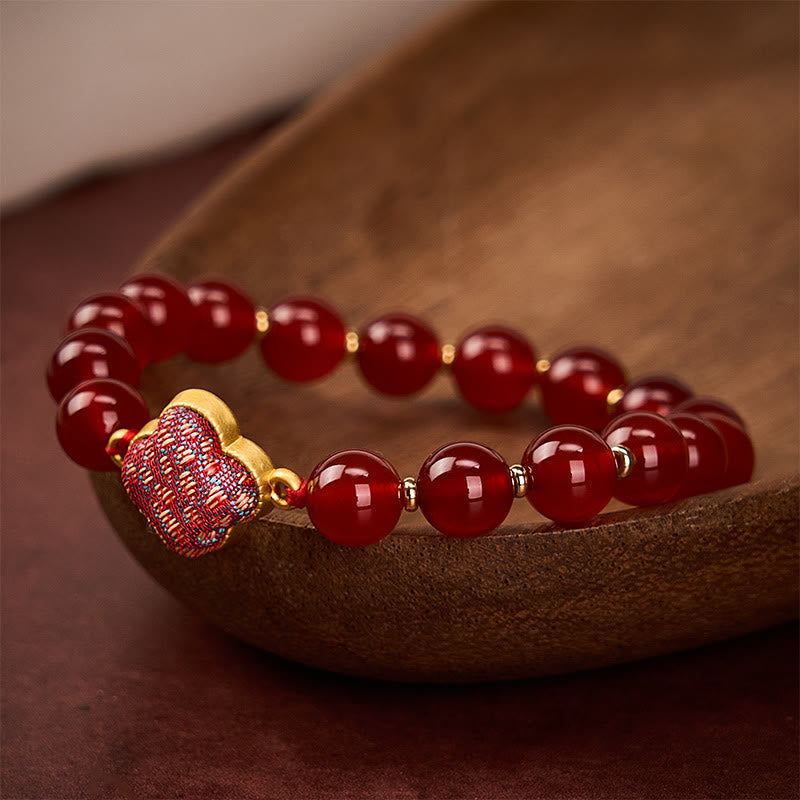 Buddha Stones Bransoletka z brokatem i zawieszką błogosławieństwa w kształcie czterolistnej koniczyny z czerwonego agatu - image 3