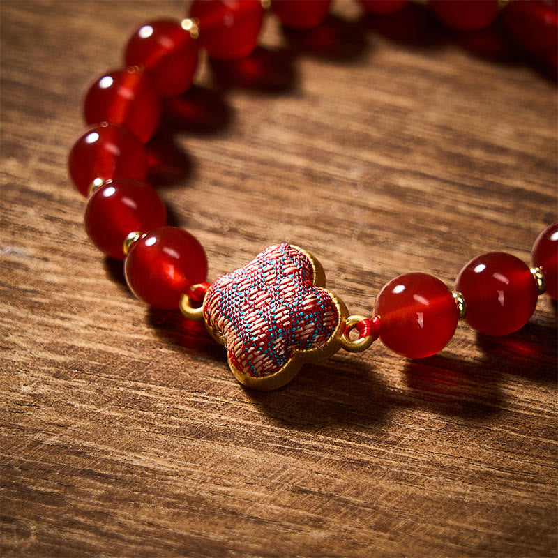 Buddha Stones Bransoletka z brokatem i zawieszką błogosławieństwa w kształcie czterolistnej koniczyny z czerwonego agatu - image 4