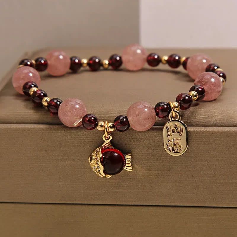 Buddha Stones Bransoletka lecznicza z kwarcem truskawkowym i granatem w kształcie ryby Koi Fu - image 1