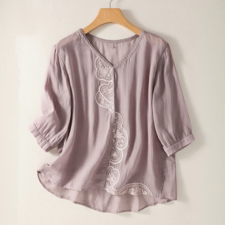 Damska koszulka z krótkim rękawem i dekoltem w serek z haftowanym wzorem "Buddha Stones" - Śliwka - US14, UK/AU18, EU46 (2XL) - image 0
