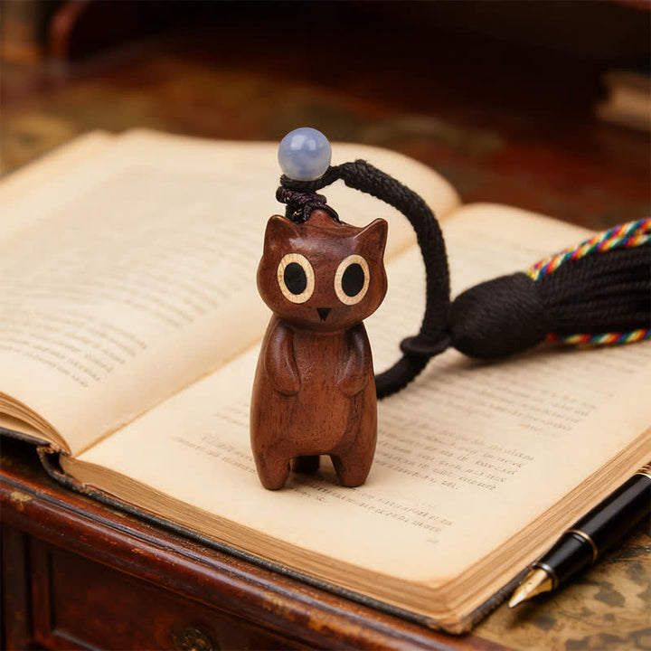 Buddha Stones Ręcznie rzeźbione breloki z frędzlami z drewna brzoskwiniowego w kształcie kota - Peach Wood (Bogactwo ♥ Szczęście) - image 0