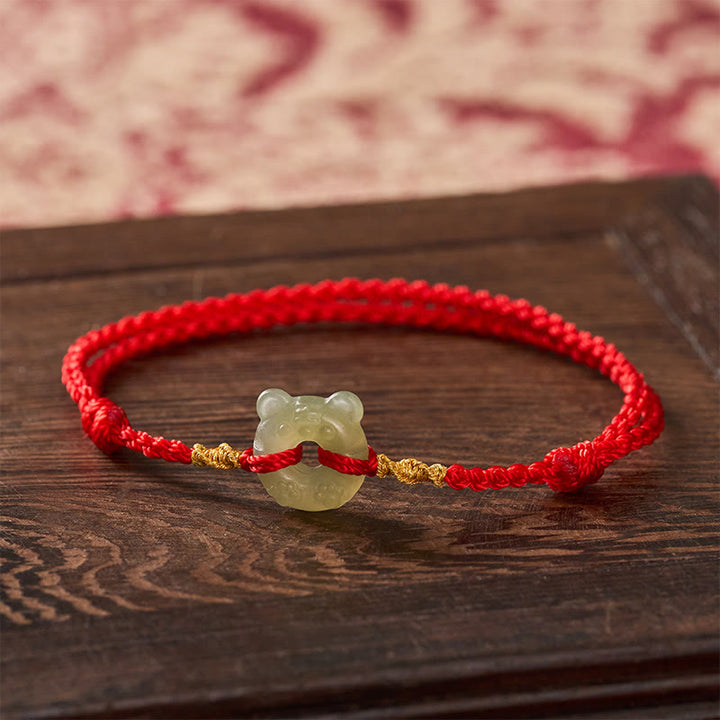 Buddha Stones Bransoletka z jadeitu z zapięciem Peace Buckle w kolorze czerwonym i motywem dobrobytu - Naturalny jadeit (kolor może się różnić) - image 0