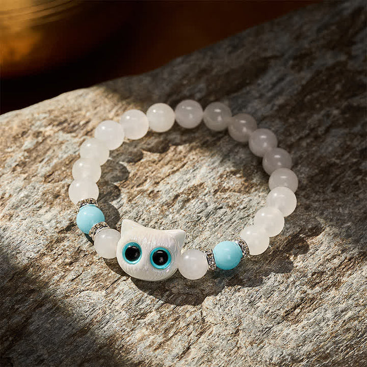 Buddha Stones Bransoletka z koralików Purity z białego jadeitu i czarnego obsydianu z uroczą głową kota - image 3