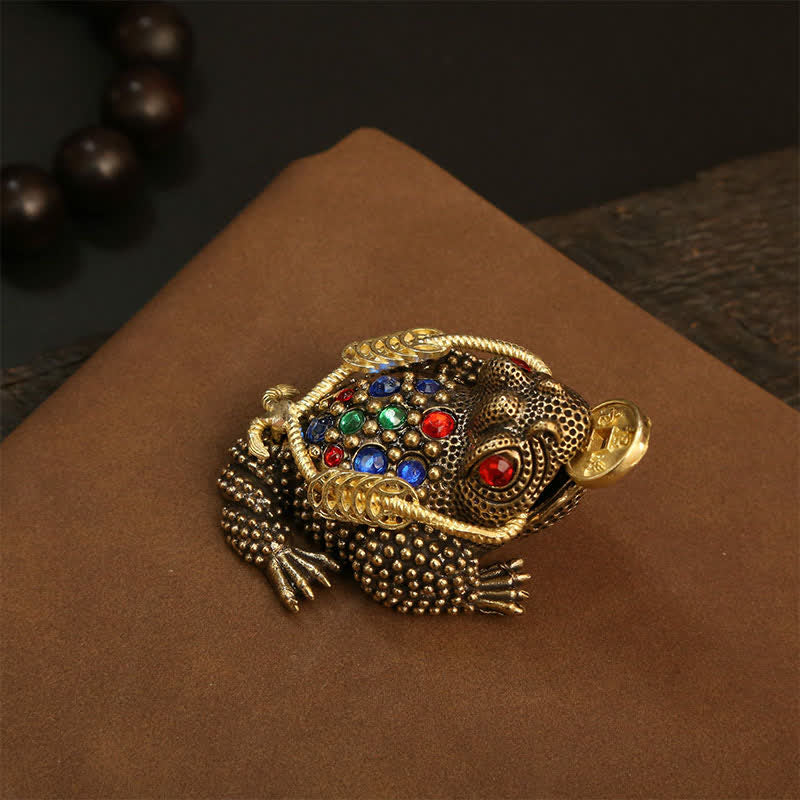 Buddha Stones Mosiężna żaba z trzema nogami symbolizująca bogactwo i fortunę - Mała Żaba Pieniężna 7,4 cm × 3,6 cm × 4,2 cm - image 1